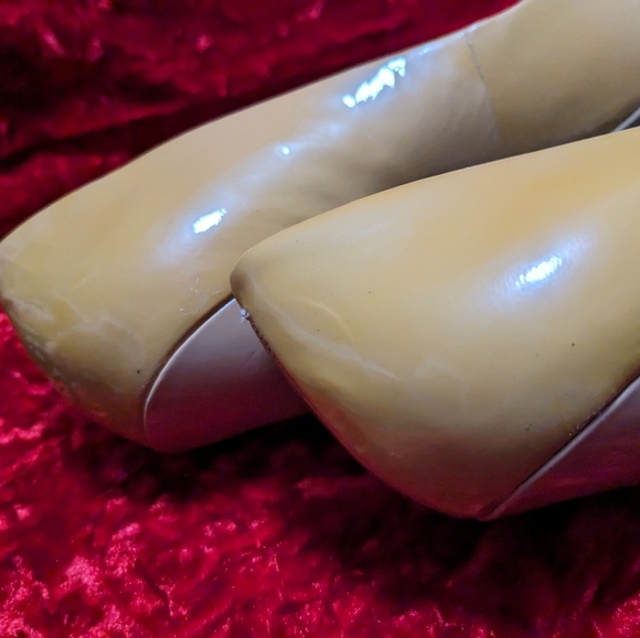 Caramel patent open toe pumps with bow by Jessica Simpson - Picture 4 of 8